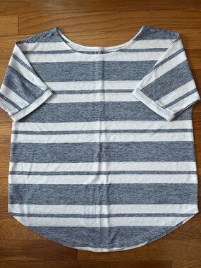 🌻Loft cream/navy striped linen-like top with dolman sleeves. Size S.